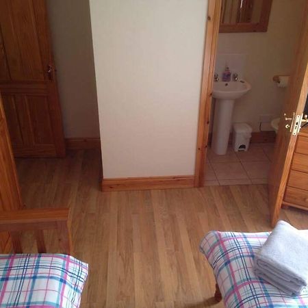 Tara House Bed & Breakfast Баликасъл Екстериор снимка