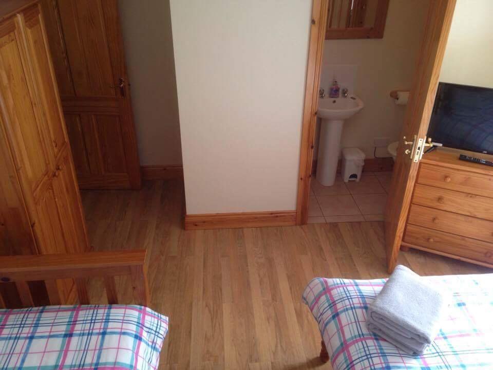 Tara House Bed & Breakfast Баликасъл Екстериор снимка